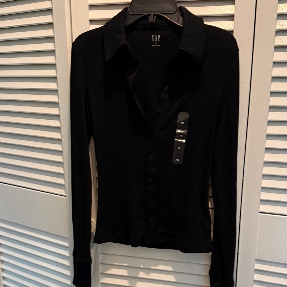 GAP Classic Black Button-Up Shirt